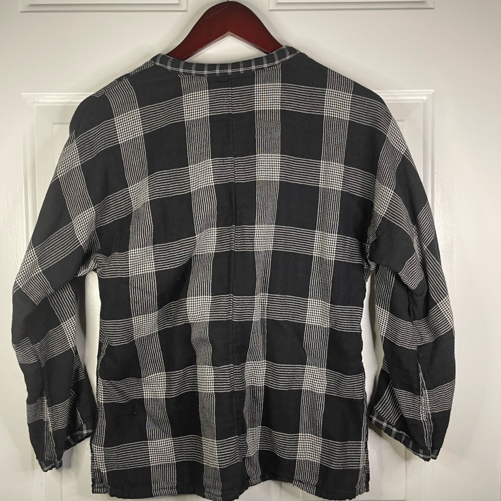 Madewell long sleeve v neck flannel top in black‎ and white. - Picture 5 of 6